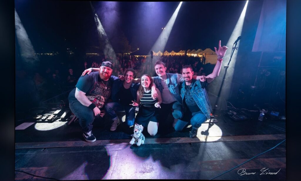 Fire Wolves convierten el rock en refugio con «I Have to be Stronger»