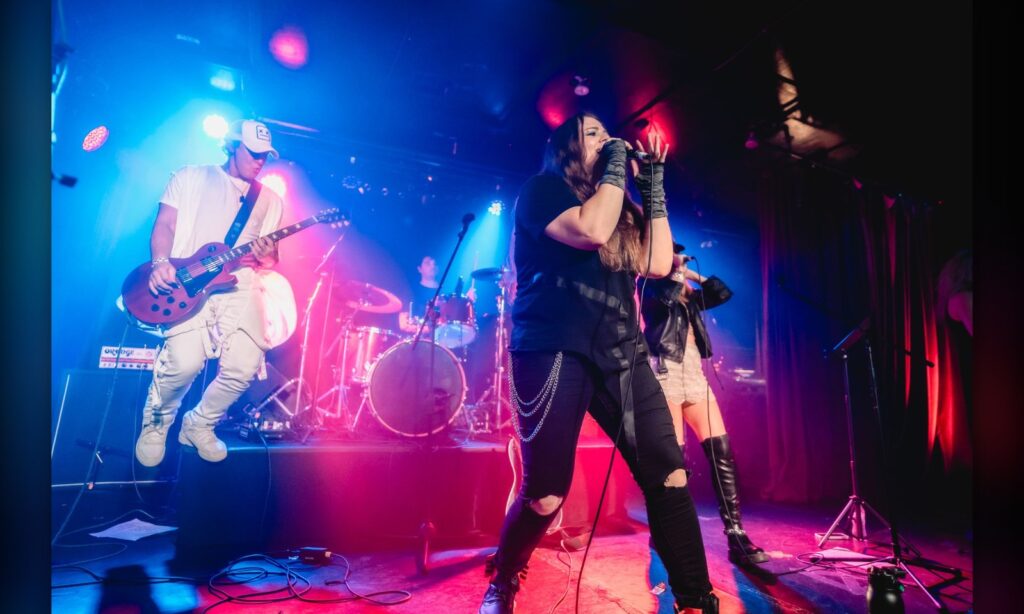 YALANA & CAMBEL hacen sonar el despertador con «Wake Up Call»