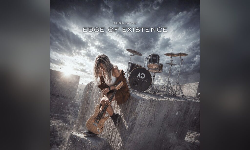 Aura Davis se asoma al abismo en «Edge of Existence»