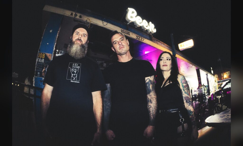 Deflecting Ghosts salen de la tumba con «Out of the Grave»