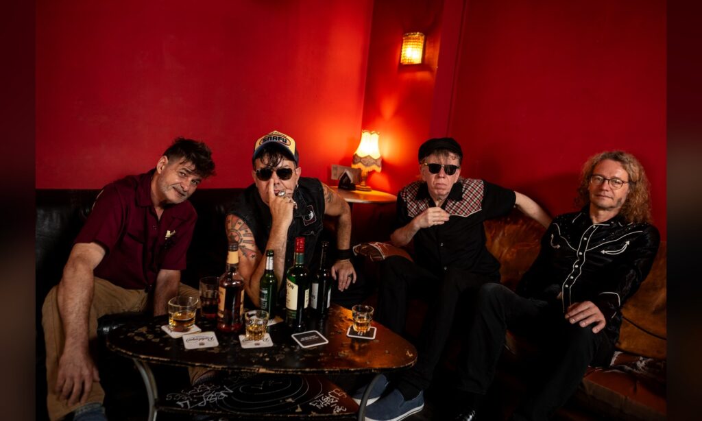Eight Piece Box, rock’n’roll sin espejo retrovisor en «Changing Times»