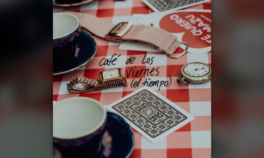 MAZU llegan tarde a todo (y lo cantan) en «café de los viernes (el tiempo)»